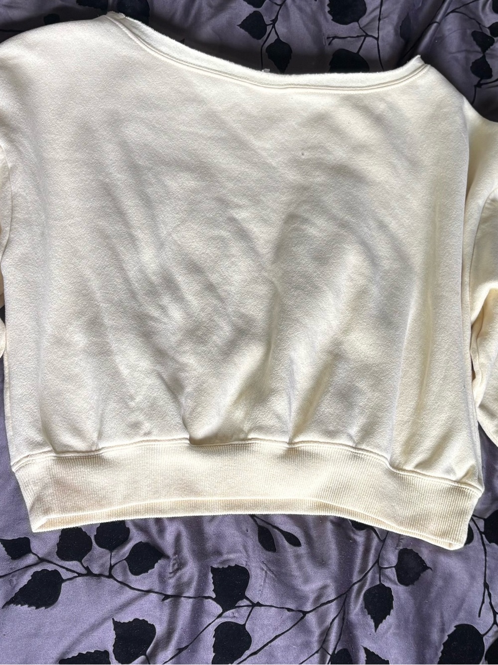 Hello Kitty Cream Off-Shoulder Sweatshirt with Patterned Lettering - Picture 6 of 8